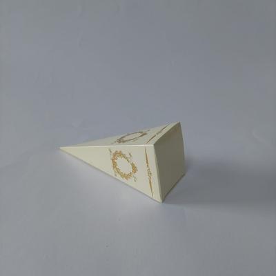 15x4 Krem Altın Yaldızlı Külah