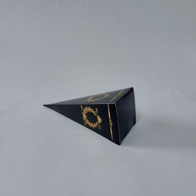 15x4 Siyah Altın Yaldızlı Külah 