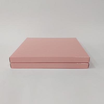 16'Lı Pembe Çikolata Kutusu