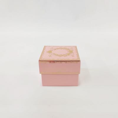 8x8x6 Altın Yaldızlı Pembe Kutu 