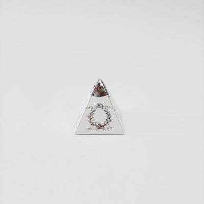 6x6x6 Beyaz Gümüş Yaldızlı Piramit Kutu