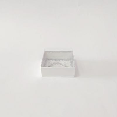 8x8x4 Gümüş Yaldızlı Beyaz Kutu